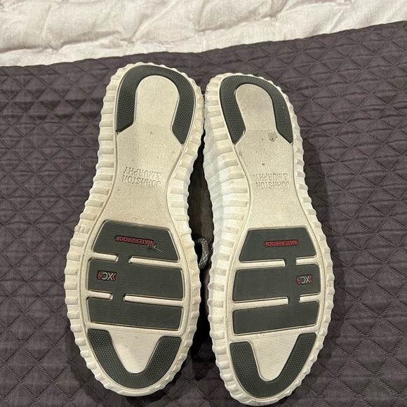 Johnston and Murphy ladies tennis shoes. Size 8 1/2 - Picture 3 of 3